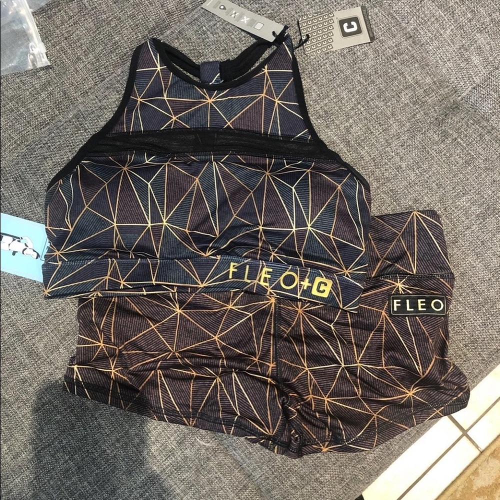 Fleo + Chestee Romantic Escape combo